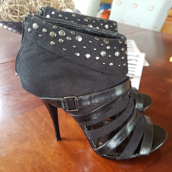 Cute black sandal/bootie - Picture 1 of 4